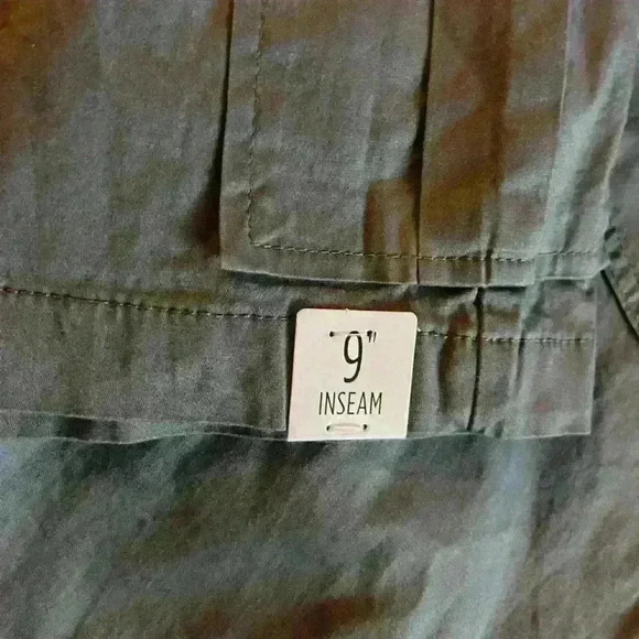 Women Lee flex to go Bermuda shorts 9 inch in scene size 16 new with tags​ - Picture 7 of 7